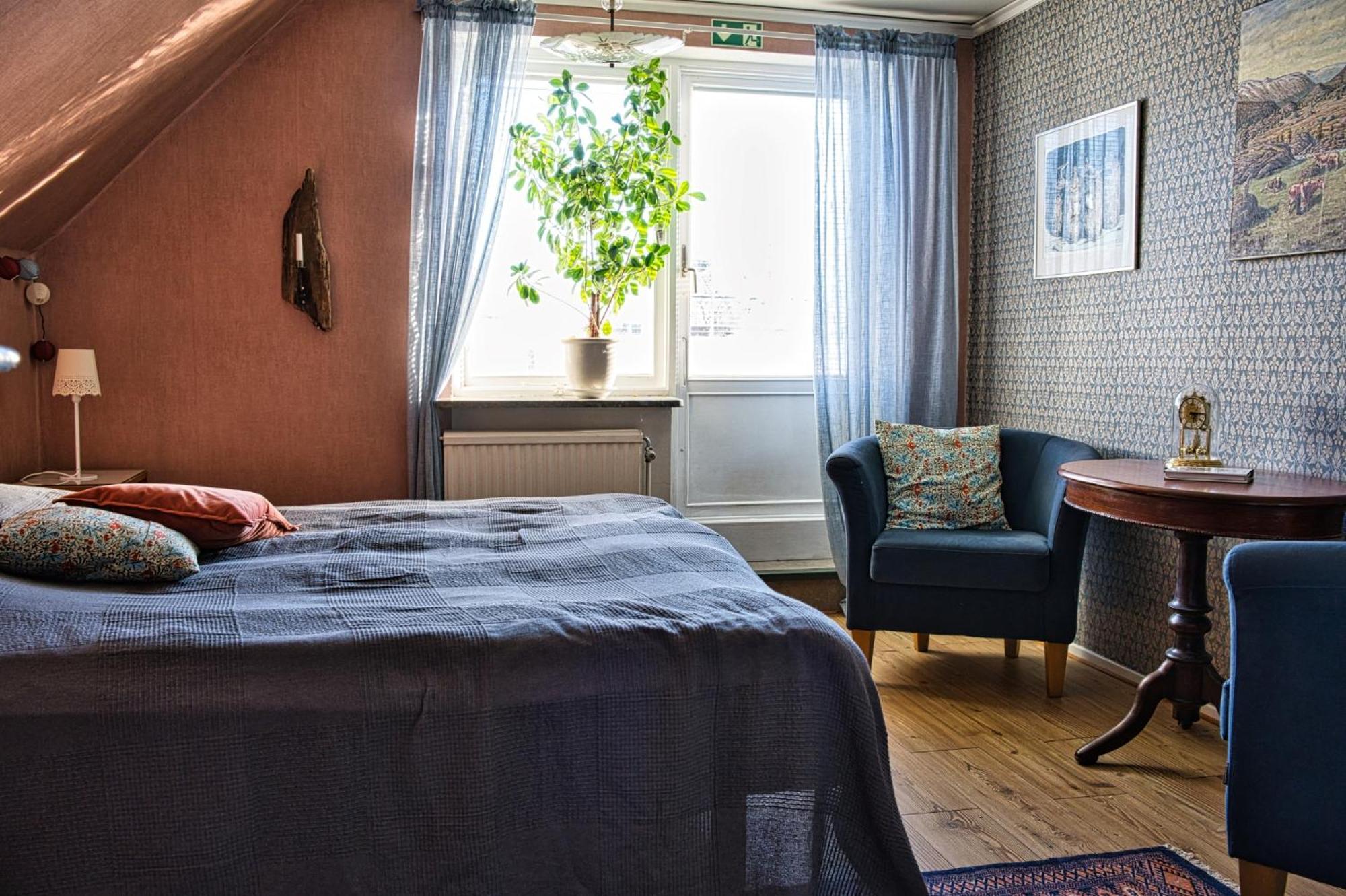 Bed And Books Pa Oesterlens Gaesthaerbaerge Glemminge Buitenkant foto