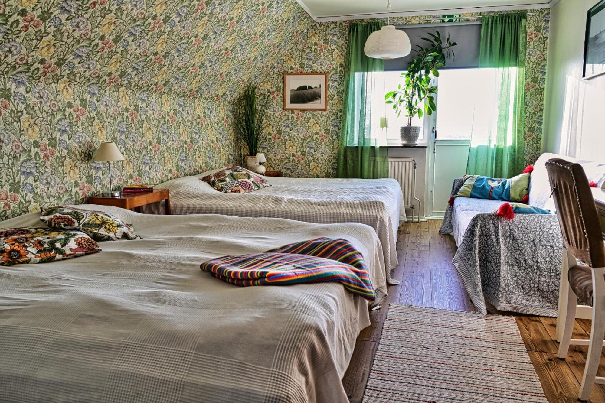 Bed And Books Pa Oesterlens Gaesthaerbaerge Glemminge Buitenkant foto