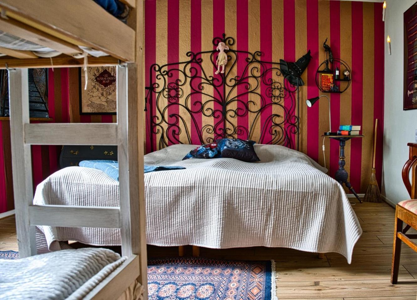 Bed And Books Pa Oesterlens Gaesthaerbaerge Glemminge Buitenkant foto